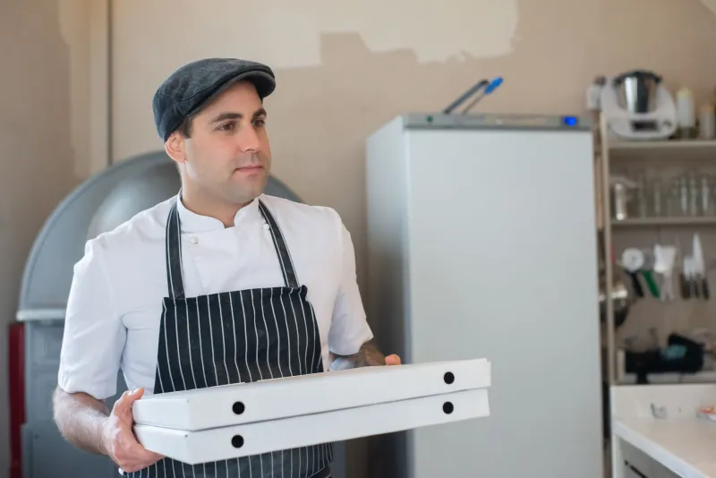 Cocina fantasma o restaurante tradicional: guía para elegir el modelo que protege tus márgenes